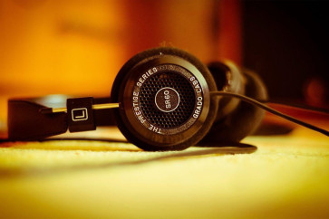 How to Choose the Perfect Headphones in 2025: Comfort, Sound, and Smart Features